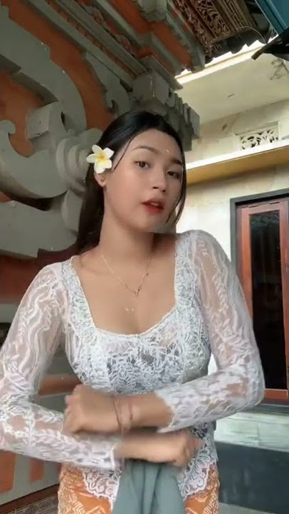 TIKTOK GADIS BALI KEBAYA VIRAL | EHH ADA YANG JATUH #shorts #tiktokviral #tiktokbali #kebayabali