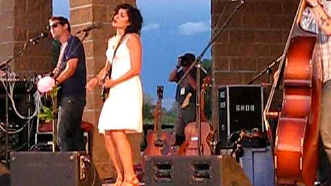 Carrie Rodriguez "She aint me"