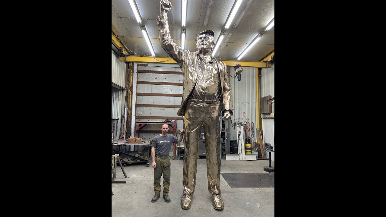 Donald  Trump "Don Colossus" 15 ft Gold Statue    SD 480p