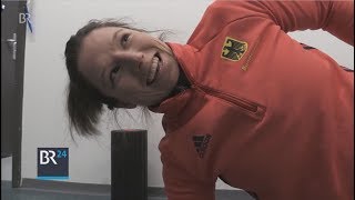 TorFRAU allein unter Männern - Beim HC Landsberg steht eine Frau im Tor | BR24