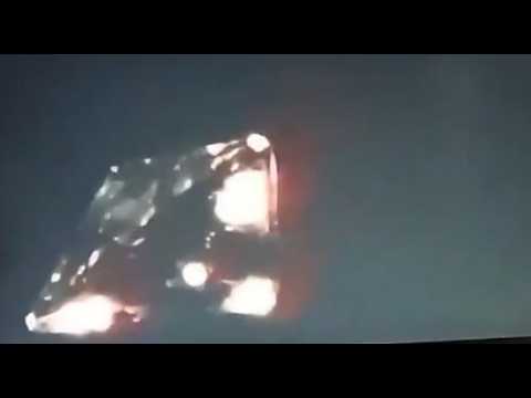 Miniatura del video: Pyramid /Triangle Shaped UFO Filmed Over Jequitinhonha Valley, in Minas Gerais, Brazil