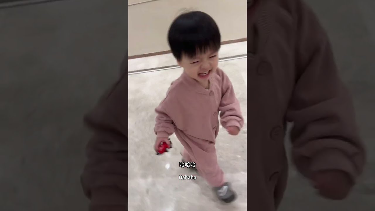 潘爸乐爷vlog：leye宝宝因为潘爸去剪头发伤心大哭！潘爸和leye闹矛盾，leye去抠妈妈好搞笑。baby leye & pan #baby #dadlife  #babyboy #family