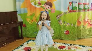 "Песня о маме", исполняет Колиниченко Виктория,6 лет