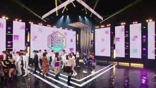 [VIDEO] 200711 BLACKPINK at Music Core  Jennie went to Irene for a hug