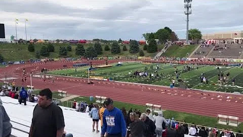 Watch now: Carter Nelson takes second in 200 heat