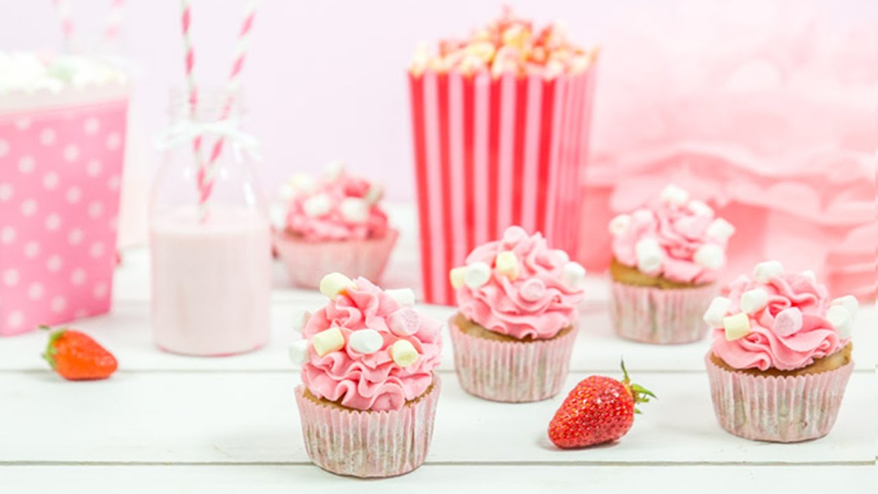 Cupcakes Rose A La Fraise Et Barbe A Papa Un Gouter So Girly Feerie Cake