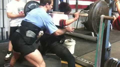Elitefts.com - Molly Edwards Dynamic Squats with Bands