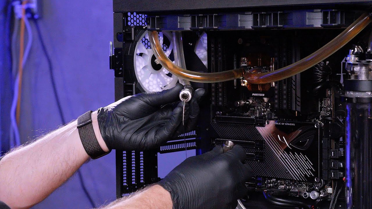 Phel Rigs Phil's Editing rig is GUARANTEED to trigger some people... - YouTube