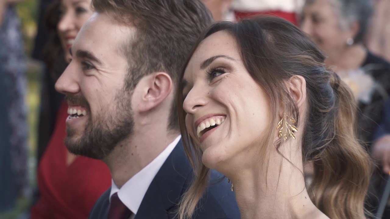 Carolina y Víctor Trailer YouTube