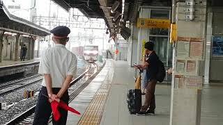 反対側の顔の汚れがえげつない！。EF210 116新塗装機牽引福岡タ発宇都宮タ行1058レ名古屋2番線通過