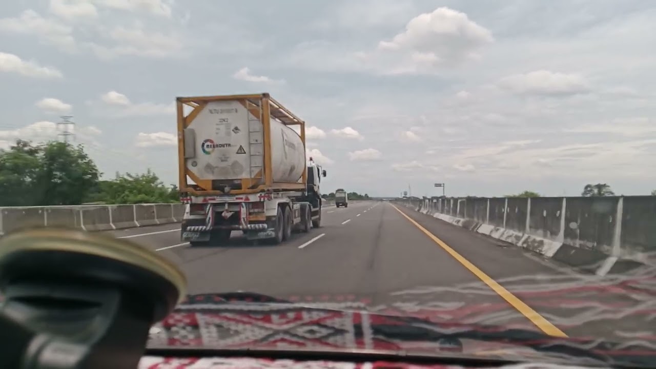 Day 23 kerja; Siang hari yang terik dan sepi 🙂