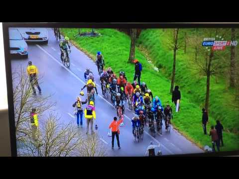 Jack Bauer throws his bike into a ditch in Gent-Wevelgem 2015