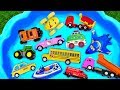 Examen des jouets et apprentissage du nom et des sons voiture de police camion de pompiers