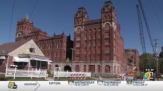Demolition begins on portions of Dubuque Malting and Brewing Co.