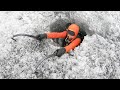 Exploration dune grotte de glace souterraine claustrophobie