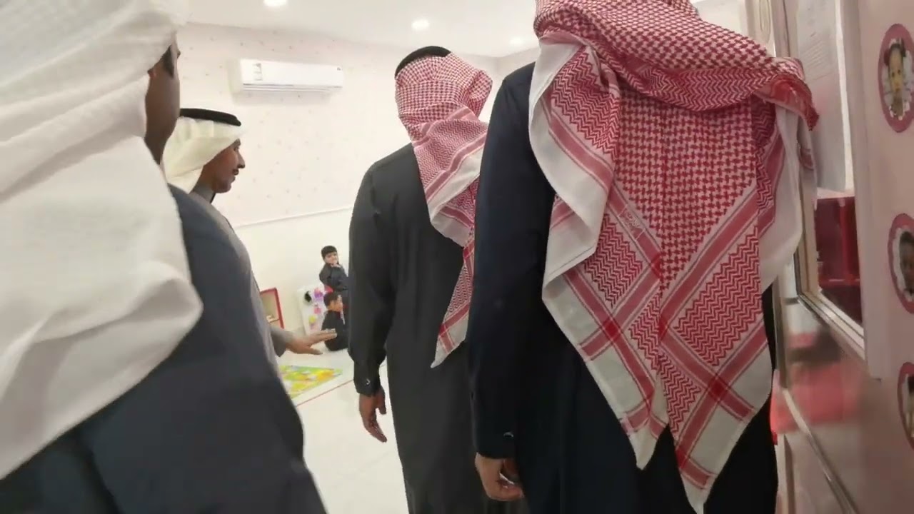 زيارة مدير التعليم بمنطقة حائل لمدارس سهما الأهلية للإطلاع على الدبلومة الأمريكية.