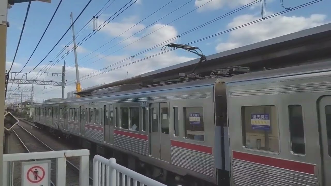 京王7000系7728F到着+京王9000系9731F発車　明大前駅