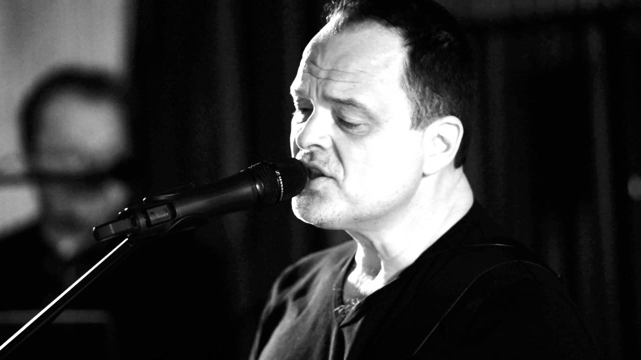 Sä jätit äänes - Charles Plogman