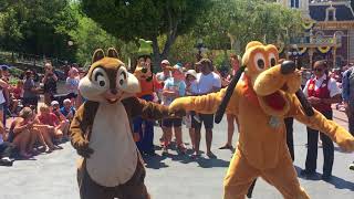 SUPER FUN DANCE Contest W/ Donald, Goofy, Pluto and Chip! // Disneyland