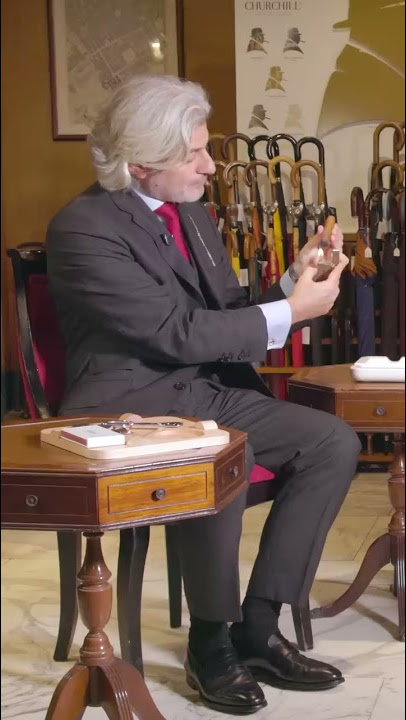 How To Light A Cigar Properly With Davidoff of London [Demo] #Shorts