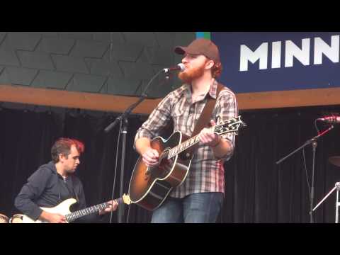 Eric Paslay singing Amarillo Rain at the Minnesota State Fair 2013