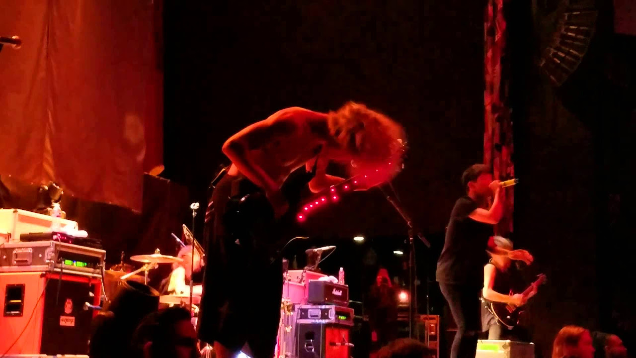 One Ok Rock - Stuck in the Middle