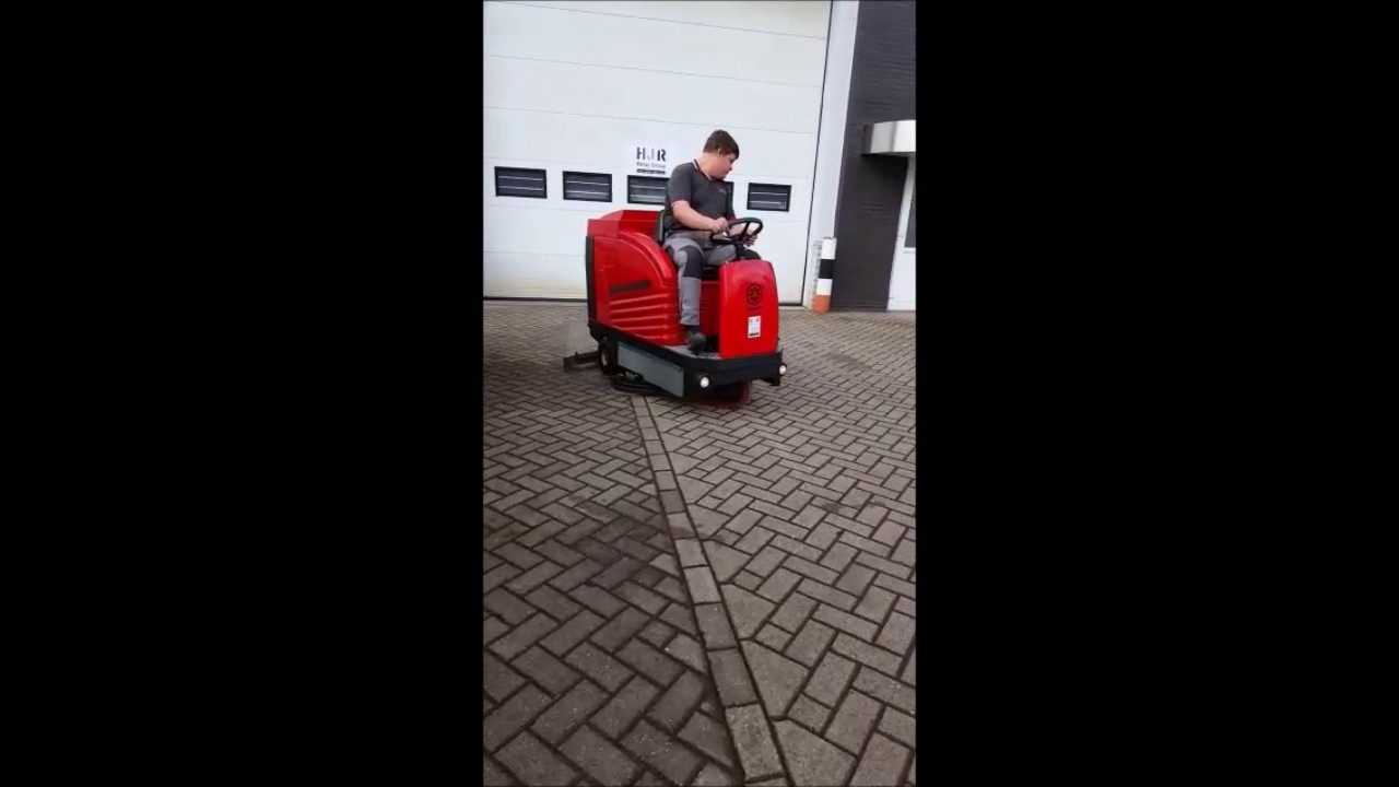 Heavy Duty Ride on scrubber drier Gansow Titan 252 BF 100, 437 hrs, ex  BMW Munich   Germany