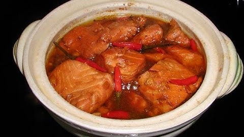 Cá hồi kho tộ thơm nức, đậm đà