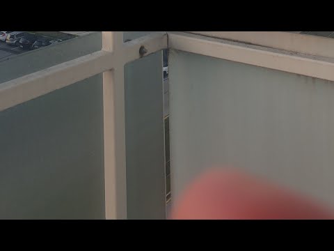 Commo Tozo überträgt einen Livestream.