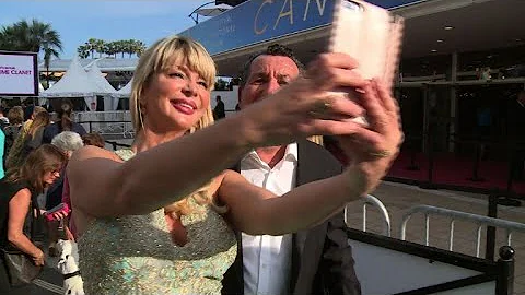 Cannes festival-goers divided over 'No Selfie' rule - DayDayNews