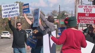 Ohio federal workers protest shut down