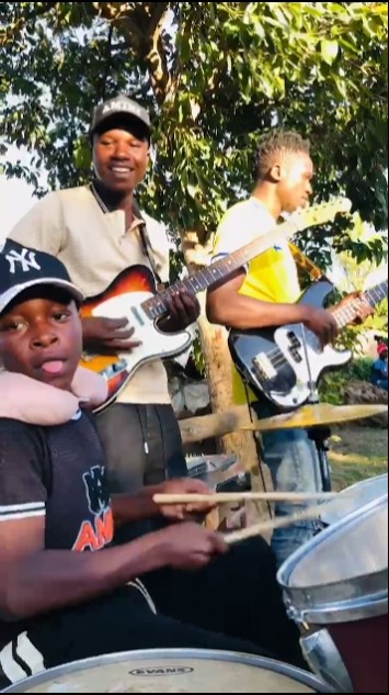 Let’s dance together 🥁🎸💃🕺