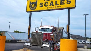 Trucker&#39;s Video Log: Cat scale, R model Mack &amp; wet roads!