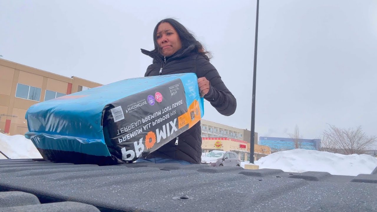 Feliz Día de la Mujer. Voy a la tienda y termino hablando de lo duro que es llegar a los 50 sin nada