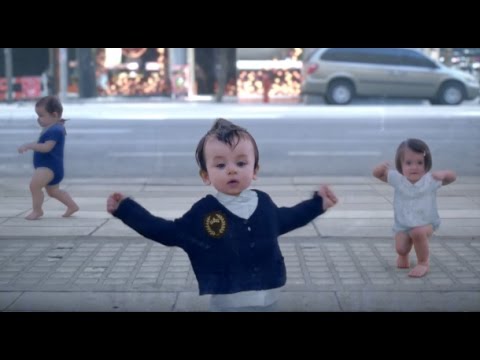 Süper Dansçı Bebekler Evian Baby Su Çocukları