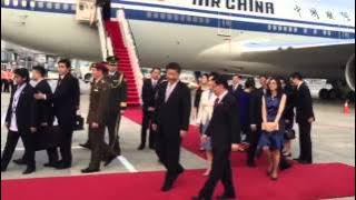 Chinese President Xi Jinping and wife Peng Liyuan arrive at Singapore's Changi Airport.