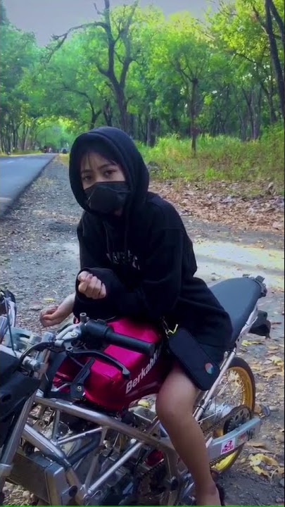 story wa cewek naik motor cbr.
