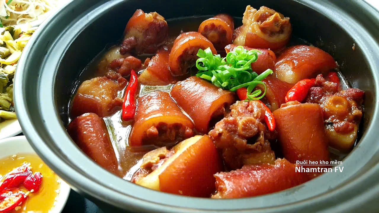 ĐUÔI HEO KHO MỀM dẻo thơm ngon món ăn tăng cường thể lực bổ thận khi kết hợp đậu đen |Nhamtran FV