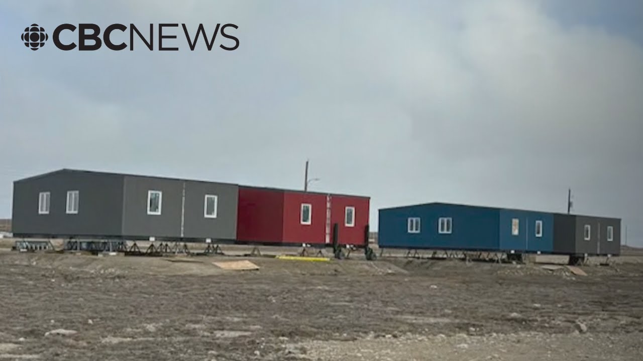 Installation of 9 modular homes underway in Cambridge Bay, Nunavut