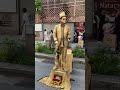 銀座　歩行者天国　路上　パフォーマンス　銅像