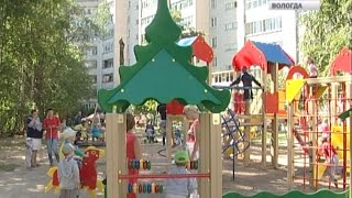 Жильцы дома в Вологде построили новый игровой городок Жильцы дома в Вологде построили новый игровой городок