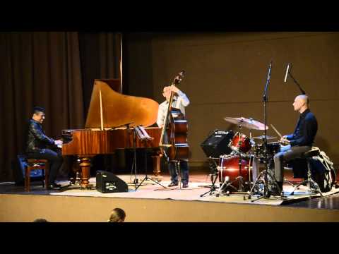 Видео: Benito Gonzalez Trio (USA - UKR) - Path Train