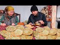 Готовим лепешка слоеная с луком на казане | Cooking puff pastry with onions | Piyozli Qatlama