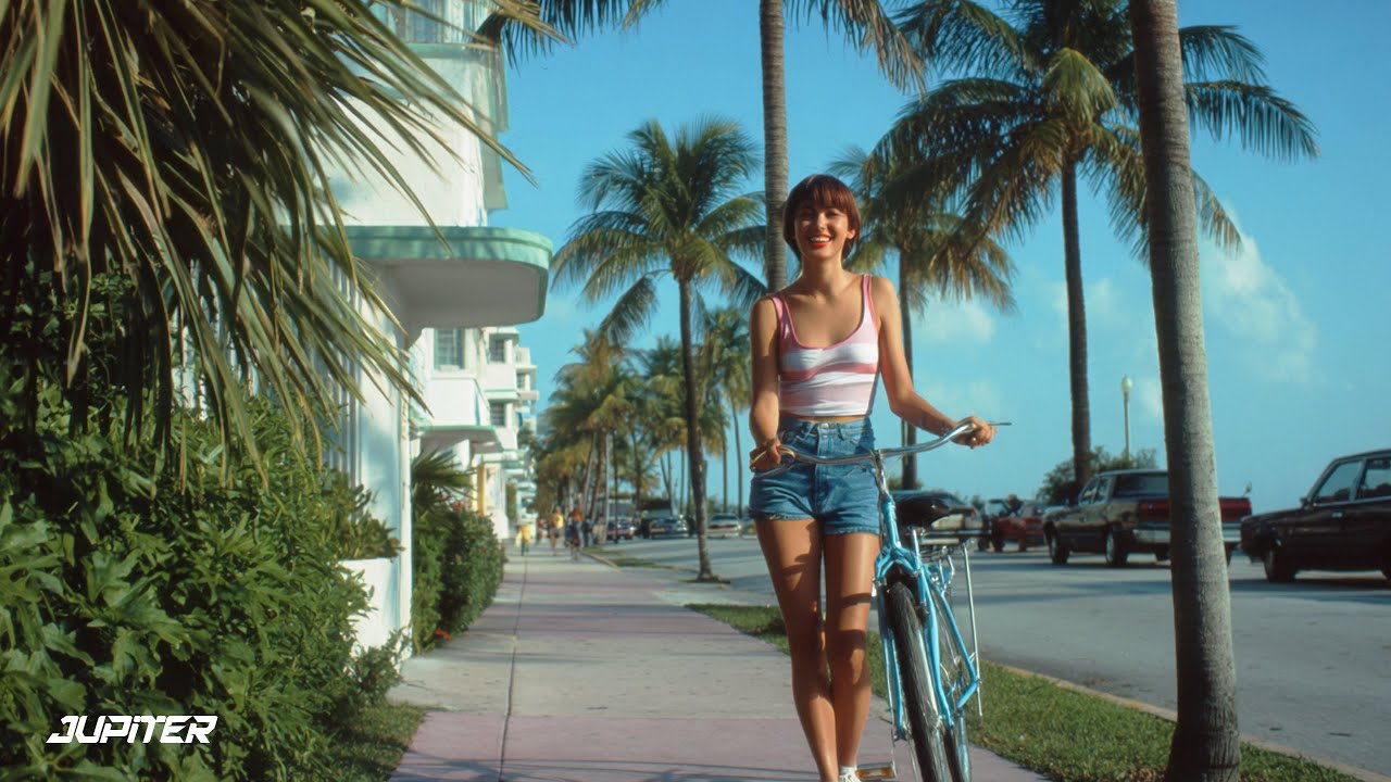 Jupiter - Royalty Free 80s Synth *No Beat* (Copyright Safe) auf YouTube ansehen Jupiter - Royalty Free 80s Synth *No Beat* (Copyright Safe) auf YouTube ansehen