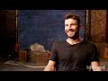 Capture de la vidéo Sam Hunt On His 'Carefully Careless' Style -- And Why He Cringes At Socks Worn With Flip-Flops