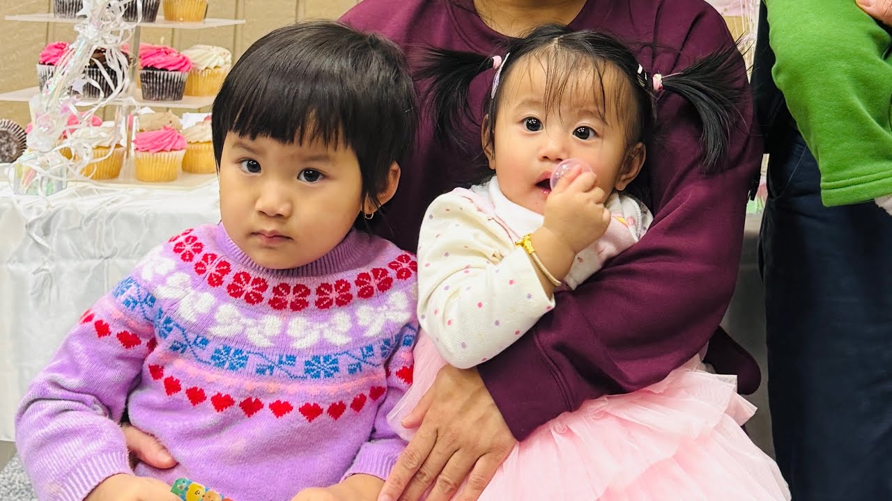 Elysia's first birthday🎂 Stella having too much fun 