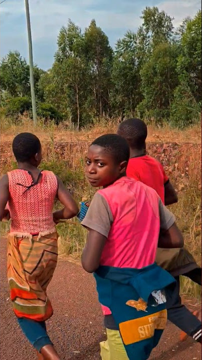 African kids want to run 🏃‍♀️🏃‍♀️ with my bike 🚴‍♂️🚴‍♂️