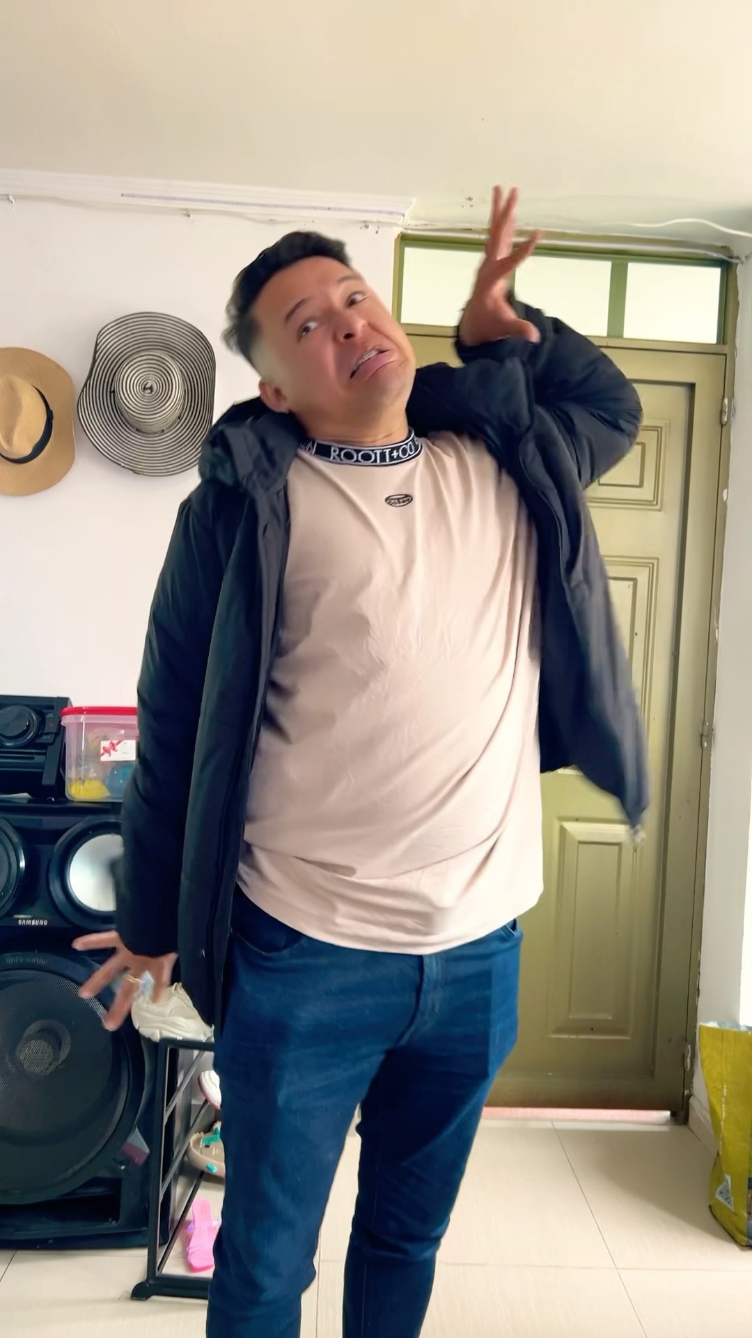 Papá se quedó tieso #humor #comedia #shortviral