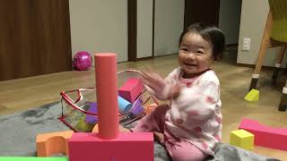 【1Y3M baby】playing with   積み木遊び