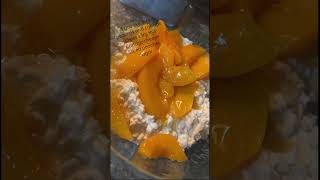 Sliced peaches with cottage cheese #delicious #youtubeshorts #snack #peaches #cottagecheese